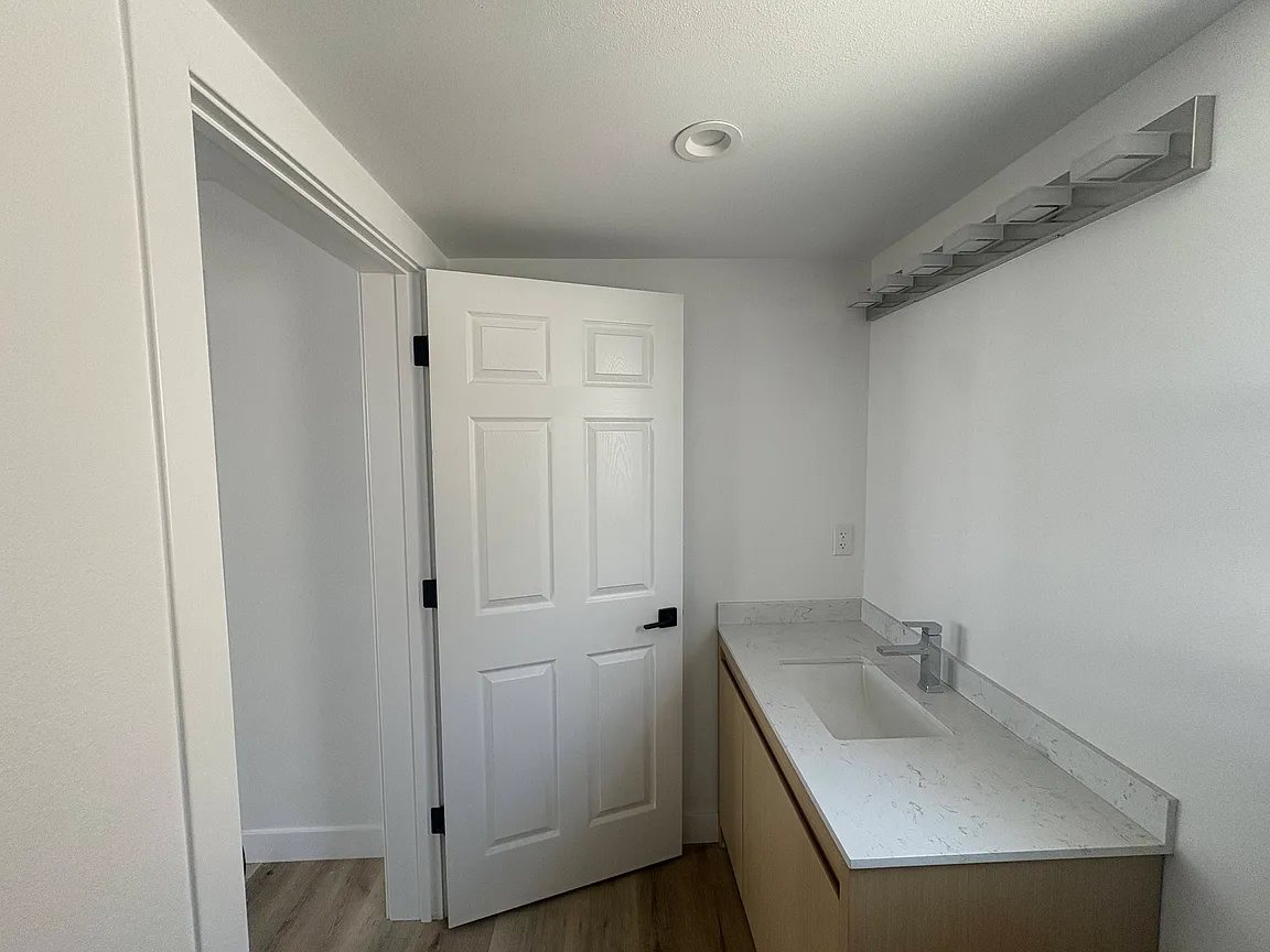 Bathroom vanity