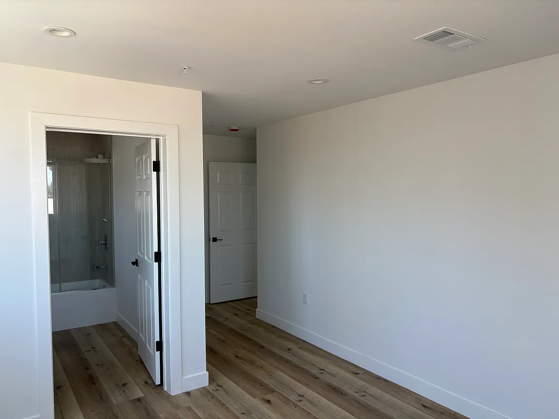 Bedroom with en-suite bathroom