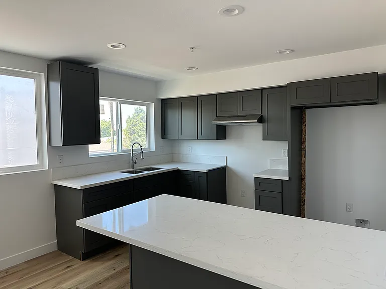 Kitchen with island and quartz counters
